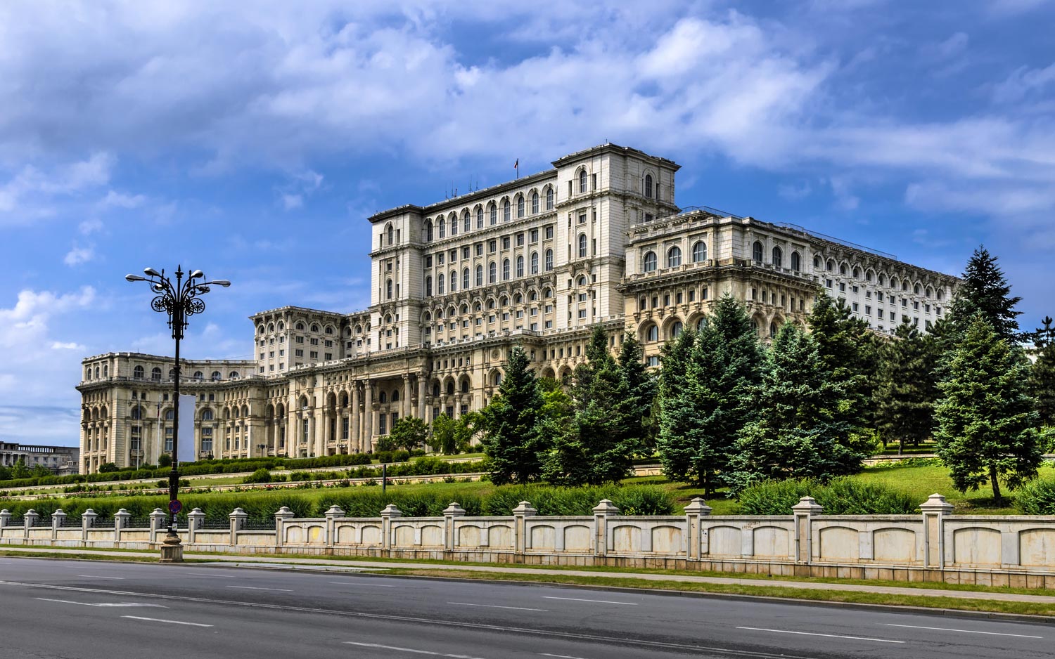 в бухаресте дворец парламента