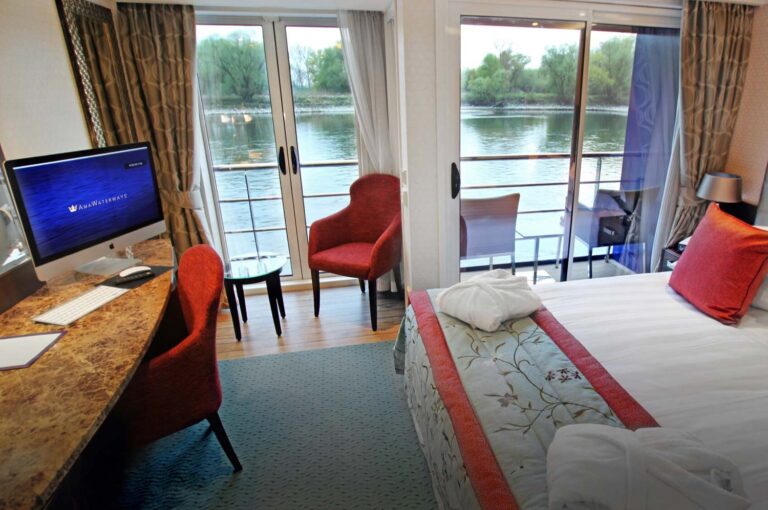 AmaReina-Twin-Balcony-Stateroom